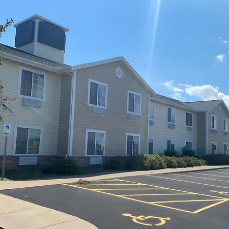 Americinn By Wyndham Oshkosh Buitenkant foto