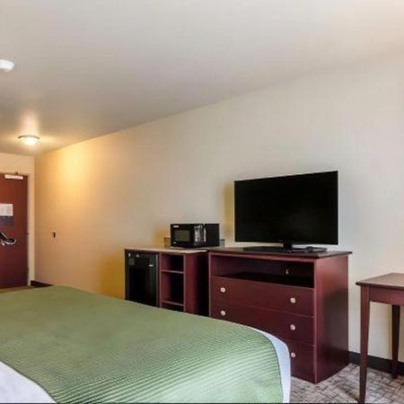 Americinn By Wyndham Oshkosh Buitenkant foto