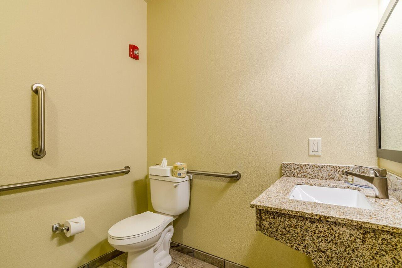 Americinn By Wyndham Oshkosh Buitenkant foto