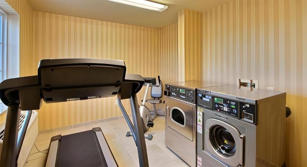 Americinn By Wyndham Oshkosh Buitenkant foto