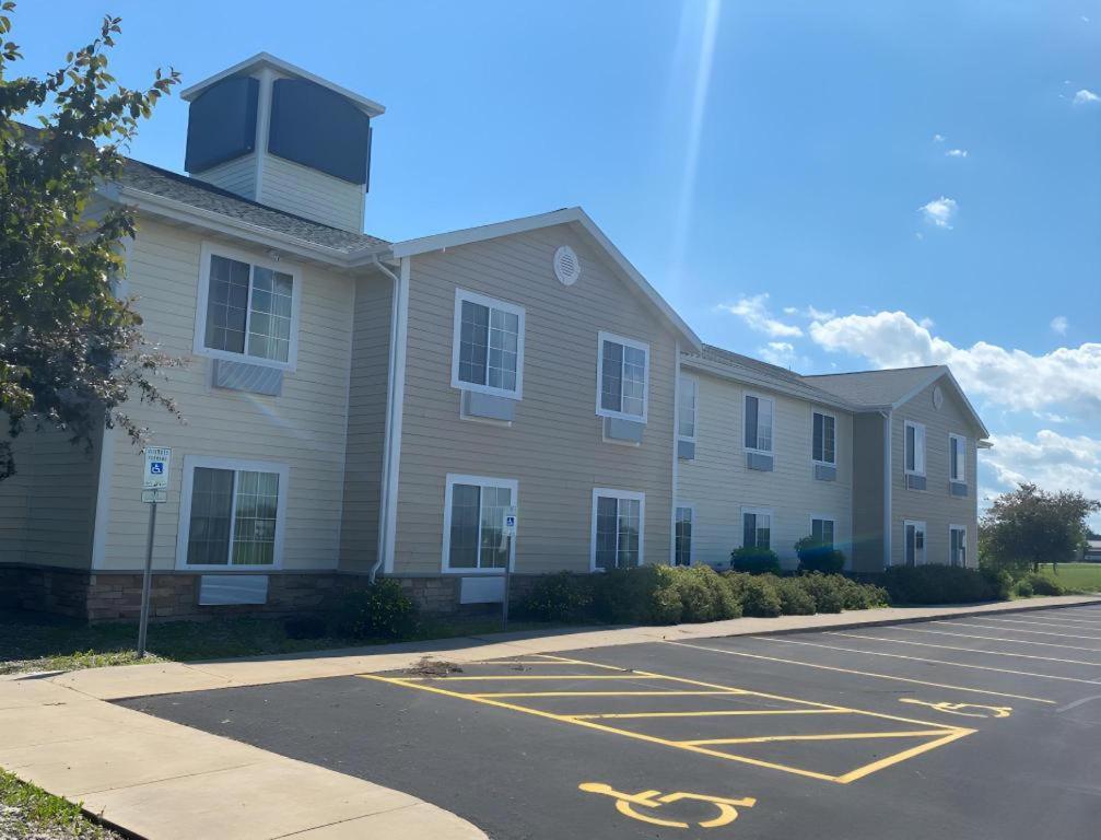 Americinn By Wyndham Oshkosh Buitenkant foto