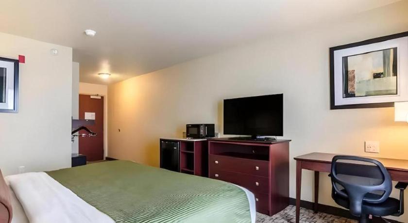 Americinn By Wyndham Oshkosh Buitenkant foto