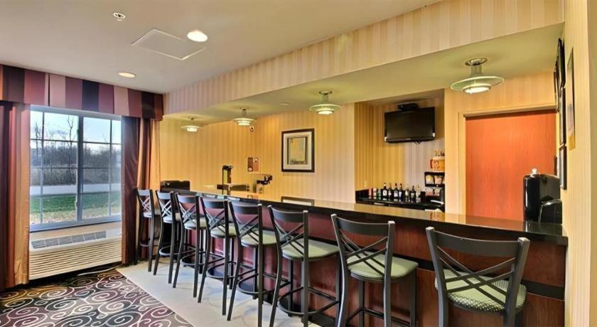 Americinn By Wyndham Oshkosh Buitenkant foto