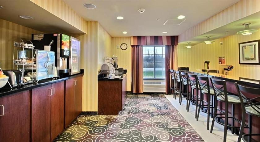 Americinn By Wyndham Oshkosh Buitenkant foto
