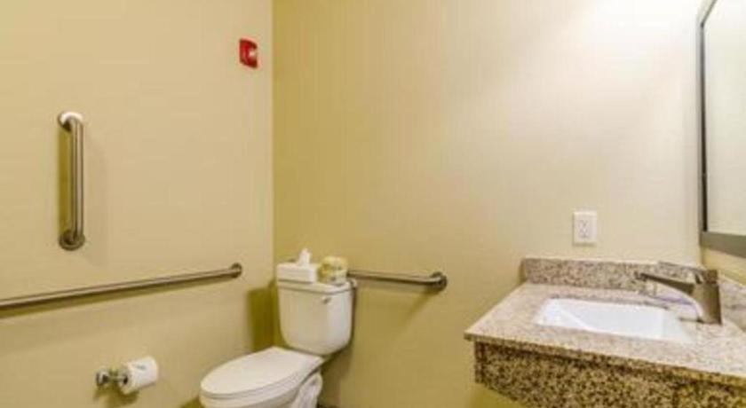 Americinn By Wyndham Oshkosh Buitenkant foto