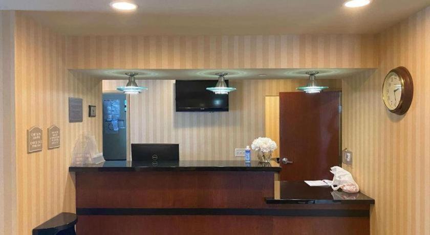Americinn By Wyndham Oshkosh Buitenkant foto